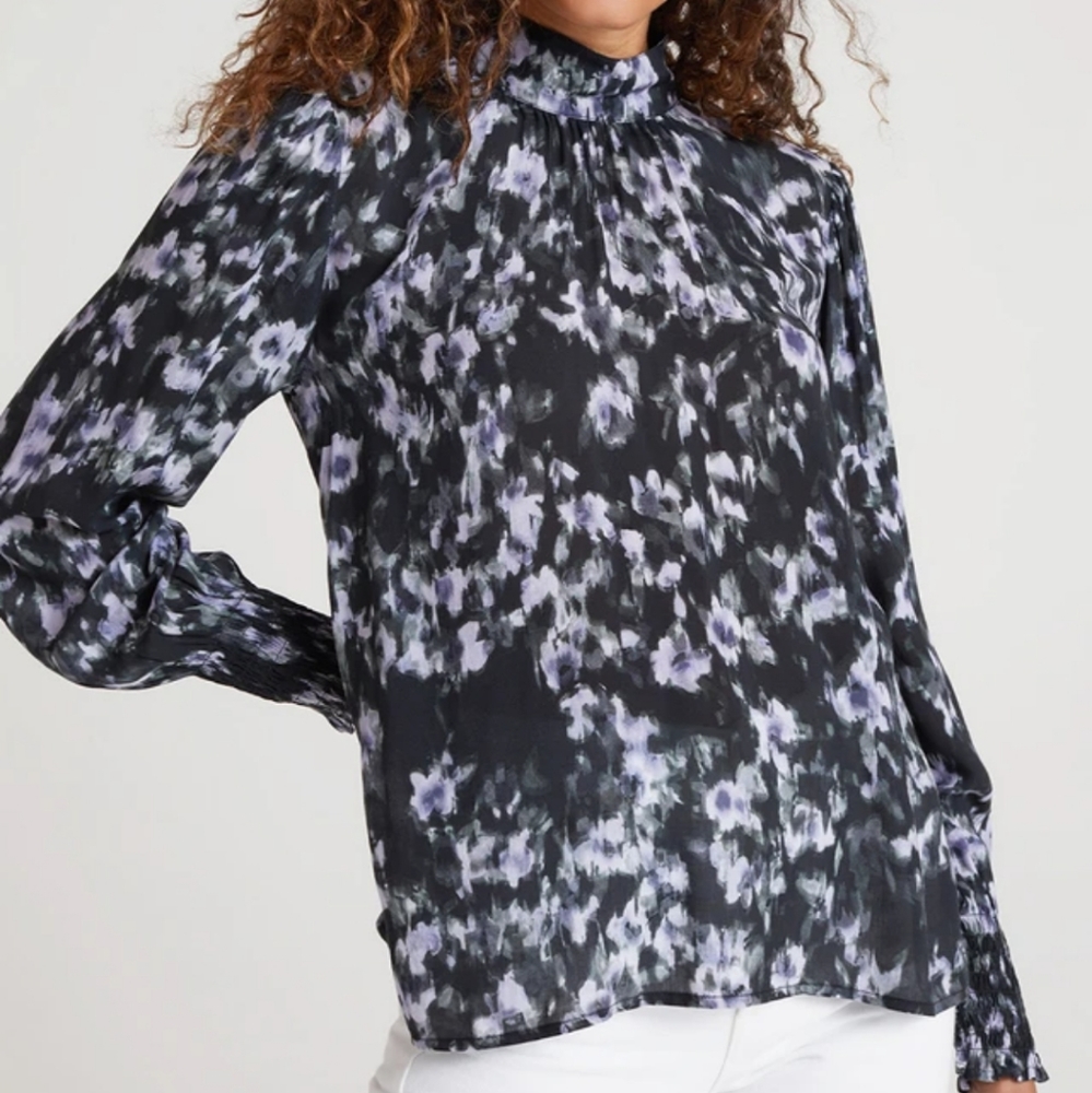 NWOT Bella Dahl mock neck smocked cuff top